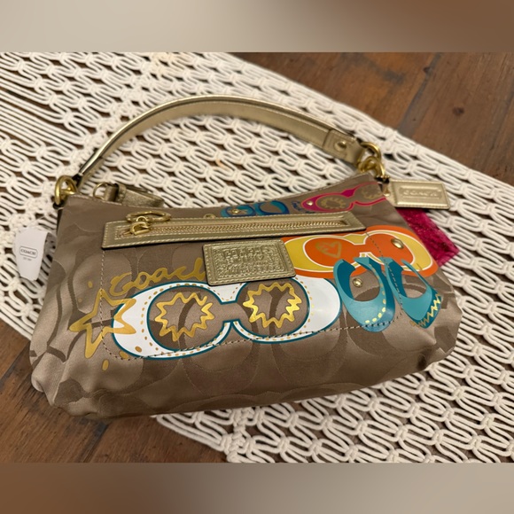 Coach Handbags - Coach Poppy Daisy Hobo handbag. NWT.